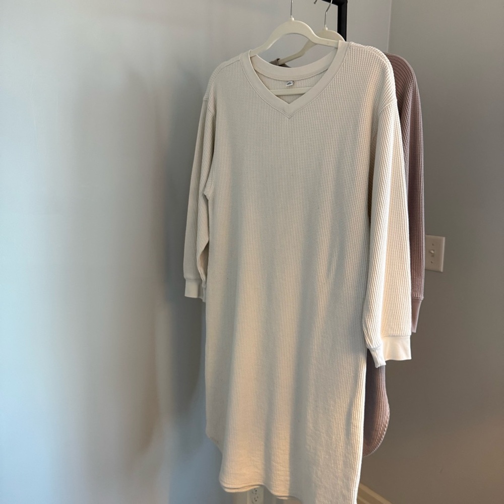 Black, Cream, and Tan Long Sleeve High End Waffle Dresses (Lot of 3) - Picture 5 of 10
